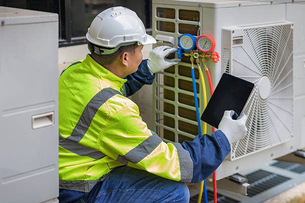 Professional Hvac technician working in Manvel, TX